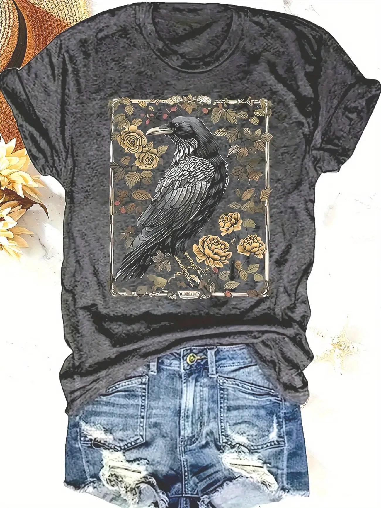 Plus size women's short sleeve T-shirt Crow Rose Floral Frame Art soft and comfortable fabric summer outfits women's clothing
Plus size women's short sleeve T-shirt Crow Rose Floral Frame Art soft and comfortable fabric summer outfits women's clothing