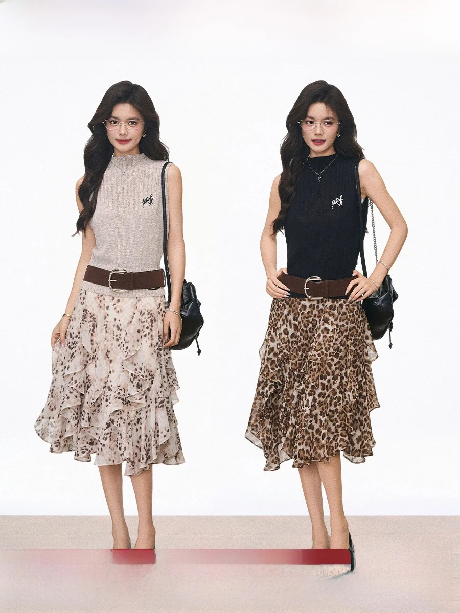 WESTAYONE Knitted Floral Sweater Vest Women's Top Half Skirt New Arrival Short Sleeveless Spring Summer Autumn Fashion Set
WESTAYONE Knitted Floral Sweater Vest Women's Top Half Skirt New Arrival Short Sleeveless Spring Summer Autumn Fashion Set