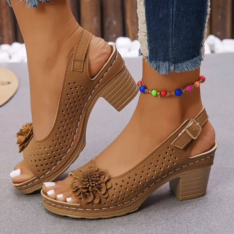 Ladies Shoes 2025 New Buckle Strap Women's Sandals Fashion Floral Casual Summer Hollow Out Plus Size Shallow Heeled Sandals
Ladies Shoes 2025 New Buckle Strap Women's Sandals Fashion Floral Casual Summer Hollow Out Plus Size Shallow Heeled Sandals