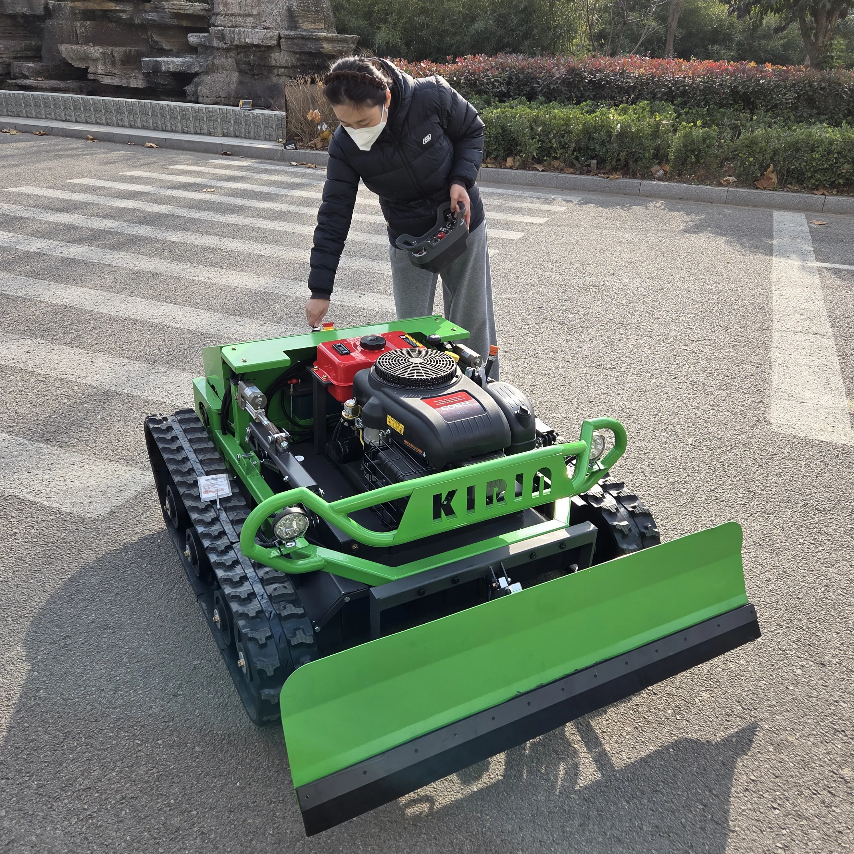 23HP High Efficiency Remote Control Machine with Self-Generating System Strong Power Excellent Passability for Complex Terrain
23HP High Efficiency Remote Control Machine with Self-Generating System Strong Power Excellent Passability for Complex Terrain