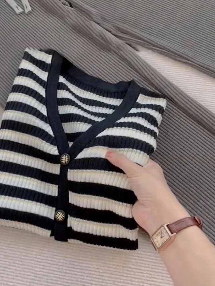 e Мягкий трикотаж в полоску, женский модный топ, нежная осень, Новое поступление, длинный све, круглый, повседневный, для поездок на работу
e Мягкий трикотаж в полоску, женский модный топ, нежная осень, Новое поступление, длинный све, круглый, повседневный, для поездок на работу