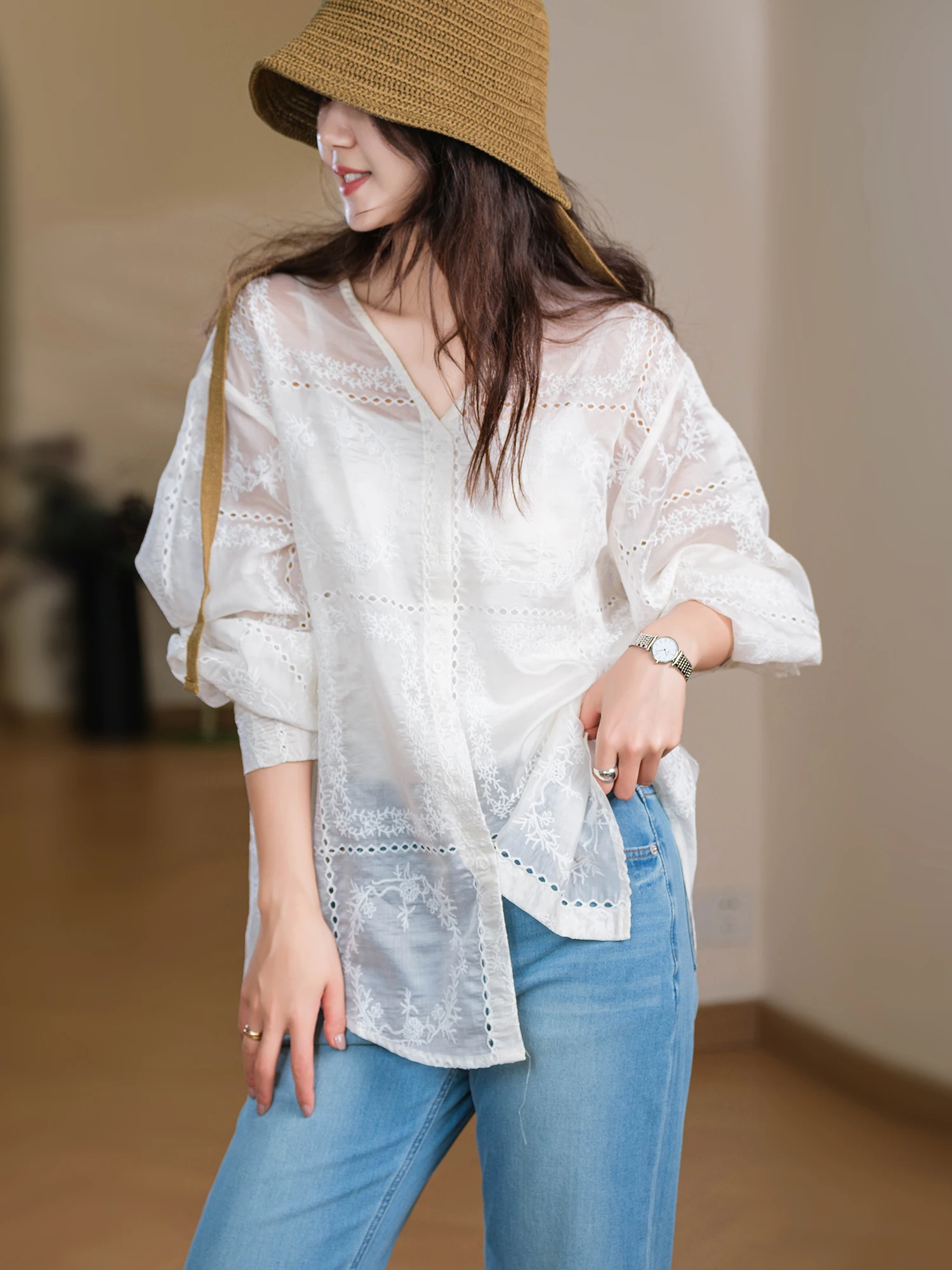 Lace Sleeveless V-neck Loose Fit Women's Shirt Heavy Embroidery Hollow out Texture Casual Style Breathable Polyester Blend
Lace Sleeveless V-neck Loose Fit Women's Shirt Heavy Embroidery Hollow out Texture Casual Style Breathable Polyester Blend