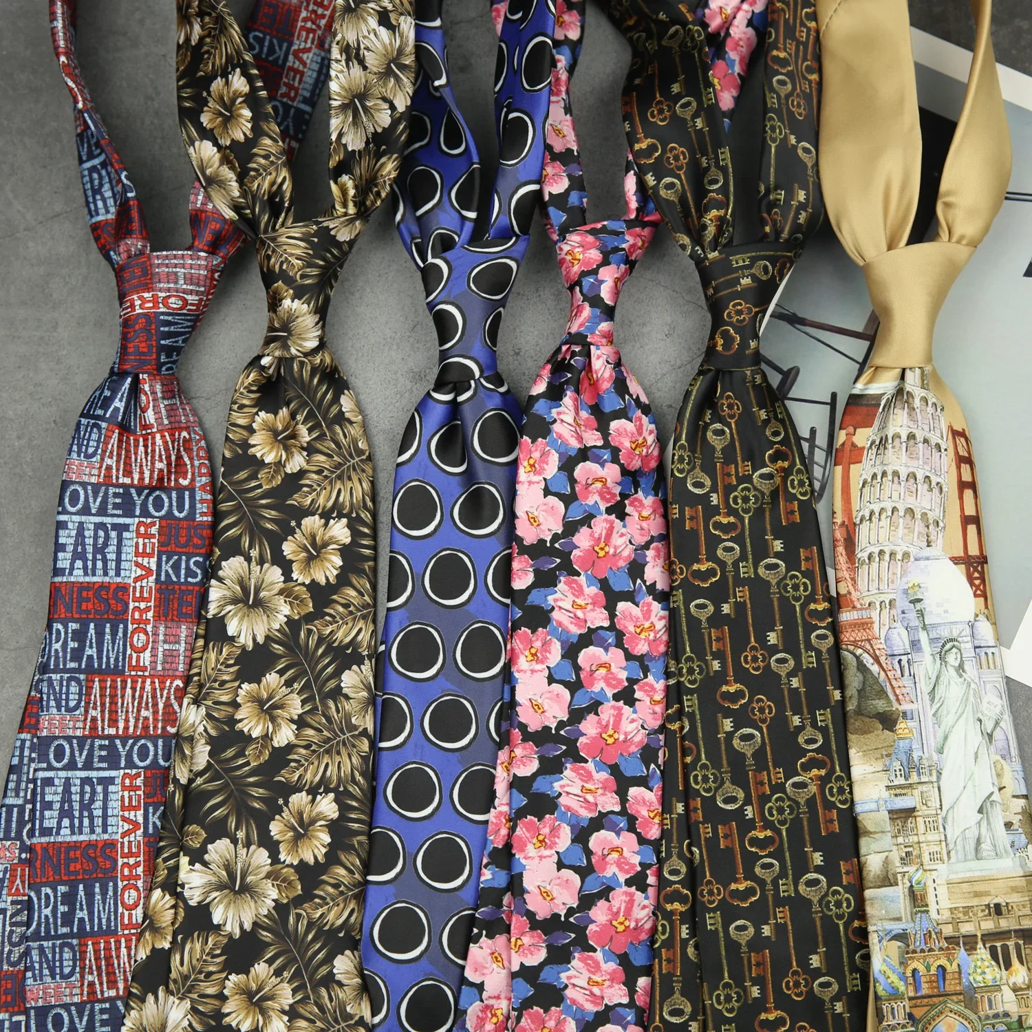 Vintage Hong Kong style tie 8CM personalized print series, artistic and casual men and women, business animal pattern, flower tr
Vintage Hong Kong style tie 8CM personalized print series, artistic and casual men and women, business animal pattern, flower tr