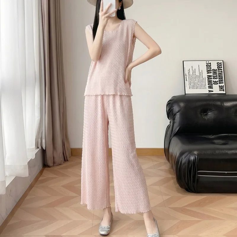 Miyake Pleated T-Shirt 2026 Summer New Sleeveless Vest Elastic Waist Wide-Leg Pants Women's Lightweight Stretch Fold 2-Piece Set
Miyake Pleated T-Shirt 2026 Summer New Sleeveless Vest Elastic Waist Wide-Leg Pants Women's Lightweight Stretch Fold 2-Piece Set
