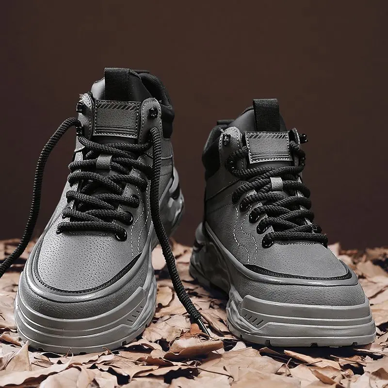 Весенне-осенние уличные повседневные прочные высокие рабочие ботинки на толстой подошве для подростков, британская винтажная спортивная мужская обувь, увеличивающая рост 
Весенне-осенние уличные повседневные прочные высокие рабочие ботинки на толстой подошве для подростков, британская винтажная спортивная мужская обувь, увеличивающая рост