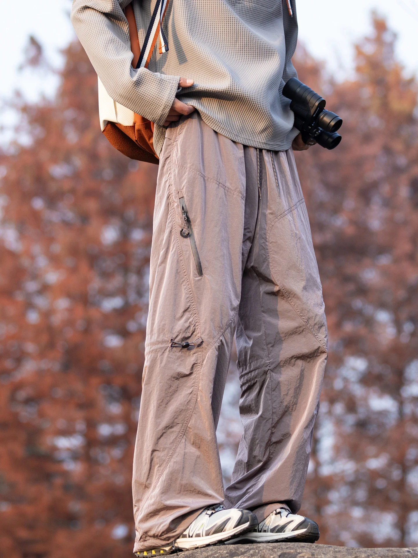 Модные спортивные ветрозащитные брюки с широкими штанинами для мужчин и женщин, удобные повседневные брюки для весеннего сезона
Модные спортивные ветрозащитные брюки с широкими штанинами для мужчин и женщин, удобные повседневные брюки для весеннего сезона