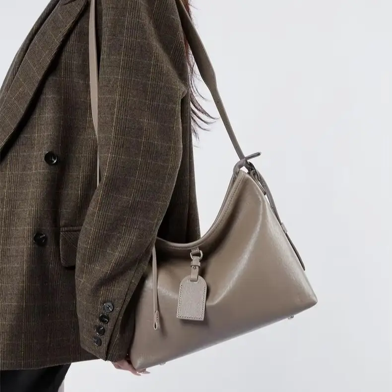 Women's Leather Bags: Relaxed-style Tote Bags, Large-capacity Shoulder Bags Simple Versatile Crossbody Bags, Soft Durable
Women's Leather Bags: Relaxed-style Tote Bags, Large-capacity Shoulder Bags Simple Versatile Crossbody Bags, Soft Durable
