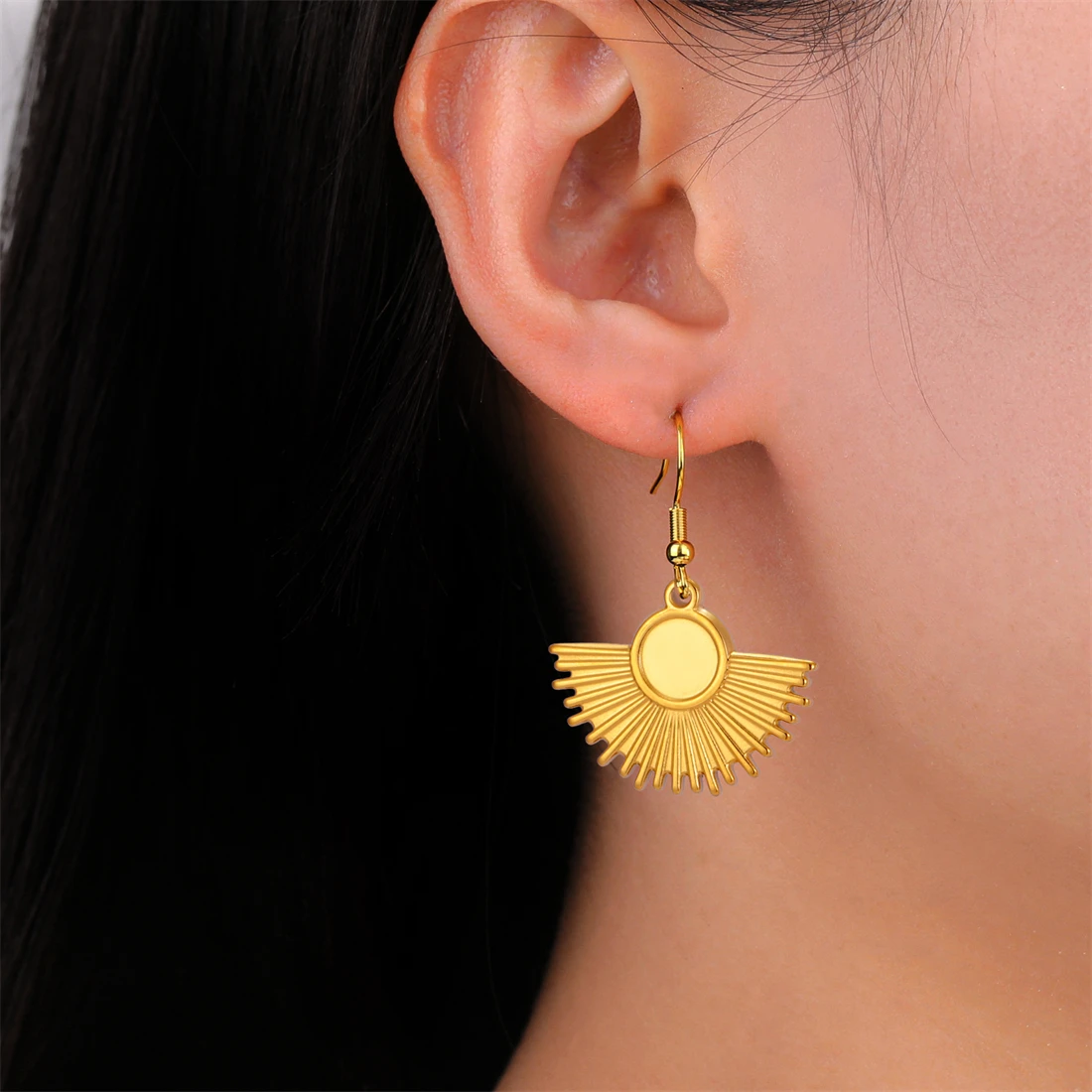 Fashion Fan Shape Drop Earrings Stainless Steel Classic Charm Geometric Dangle Earring For Women Girls Party Jewelry Wholesale
Fashion Fan Shape Drop Earrings Stainless Steel Classic Charm Geometric Dangle Earring For Women Girls Party Jewelry Wholesale