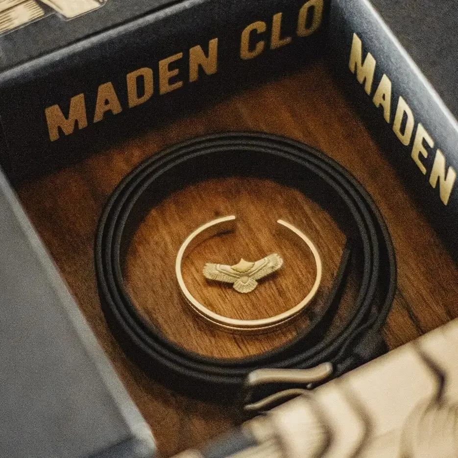 Винтажный подарочный набор Maden, черный ремень из натуральной кожи, манжета Navajo, открытый браслет, подвеска с индийским орлом, ожерелье, подарки для влюбленных
Винтажный подарочный набор Maden, черный ремень из натуральной кожи, манжета Navajo, открытый браслет, подвеска с индийским орлом, ожерелье, подарки для влюбленных