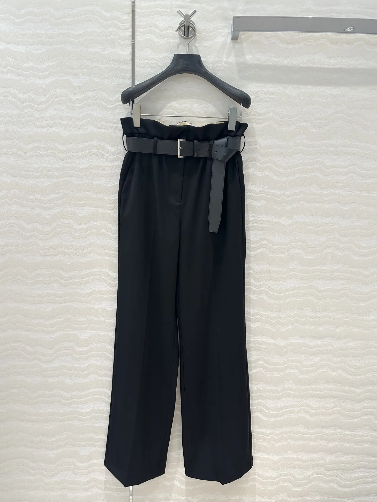 2024 Autumn/Winter New Women's Clothing Floral bouquet waist wool straight leg trousers, metal buckle belt decoration 1011
2024 Autumn/Winter New Women's Clothing Floral bouquet waist wool straight leg trousers, metal buckle belt decoration 1011