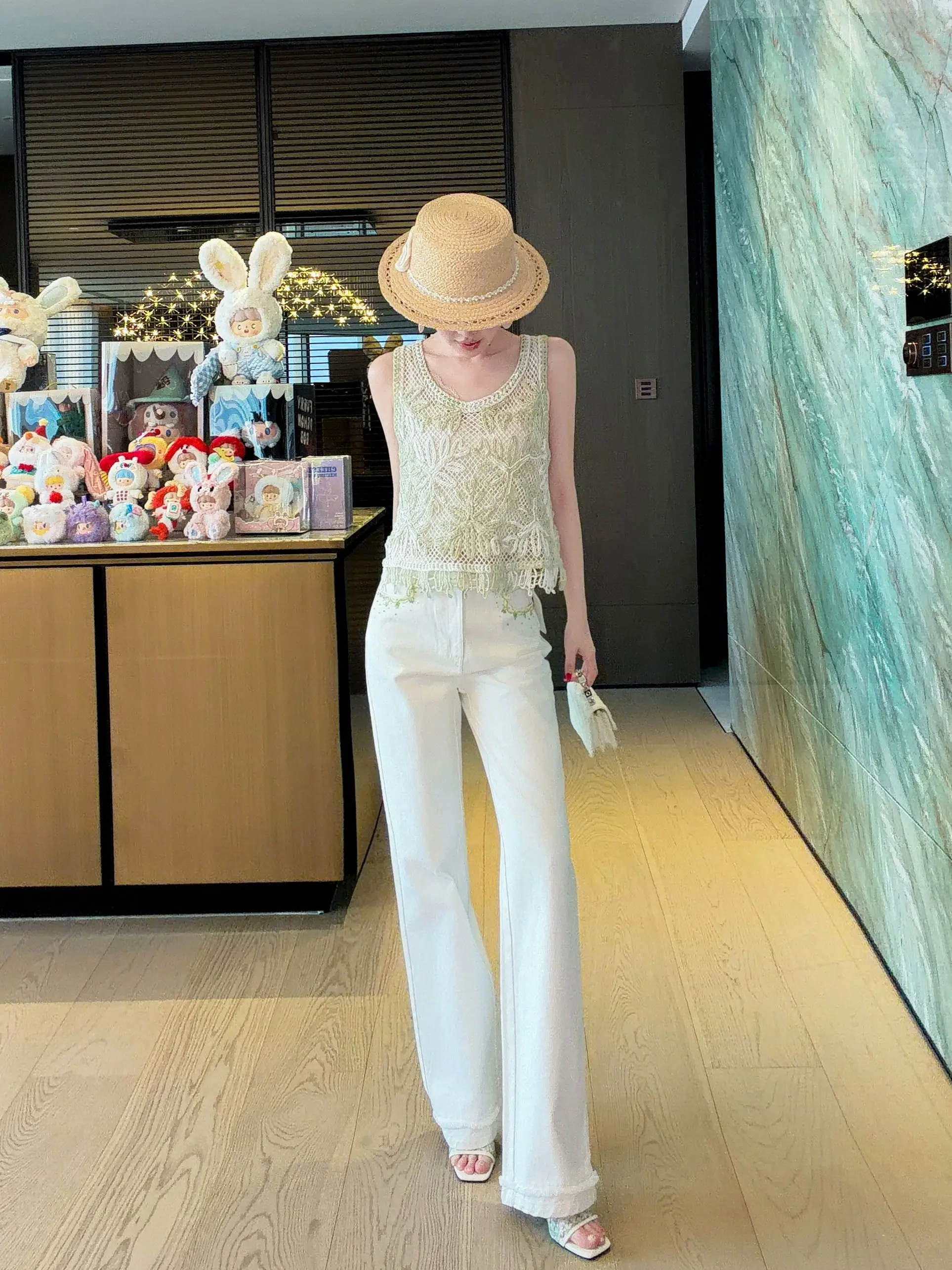 Soft 100 Cotton Breathable Green Vine Beadwork Flared Jeans High Waist Straight Leg Zipper Fly Versatile Spring Season Ladies...
Soft 100 Cotton Breathable Green Vine Beadwork Flared Jeans High Waist Straight Leg Zipper Fly Versatile Spring Season Ladies...