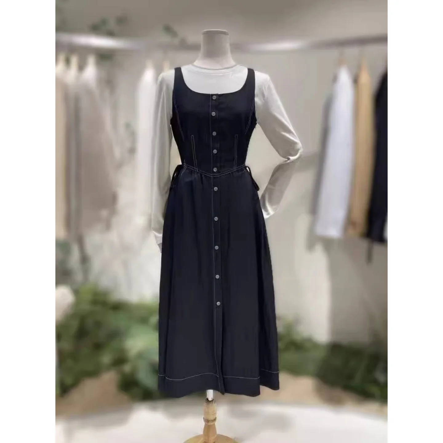 Anti-Aging College Style Long Strap Dress Drawstring Pleated Commuter Versatile Slimming Vest Dress City Commute Single Button
Anti-Aging College Style Long Strap Dress Drawstring Pleated Commuter Versatile Slimming Vest Dress City Commute Single Button
