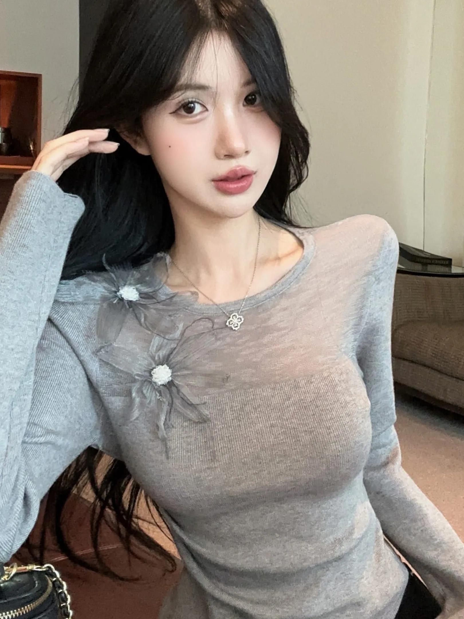 Elegant Floral Mesh Splice Slim Fit Long Sleeve Base Shirt Women's Autumn Winter Fashionable Decorative Coolmax Fiber Knitwear
Elegant Floral Mesh Splice Slim Fit Long Sleeve Base Shirt Women's Autumn Winter Fashionable Decorative Coolmax Fiber Knitwear