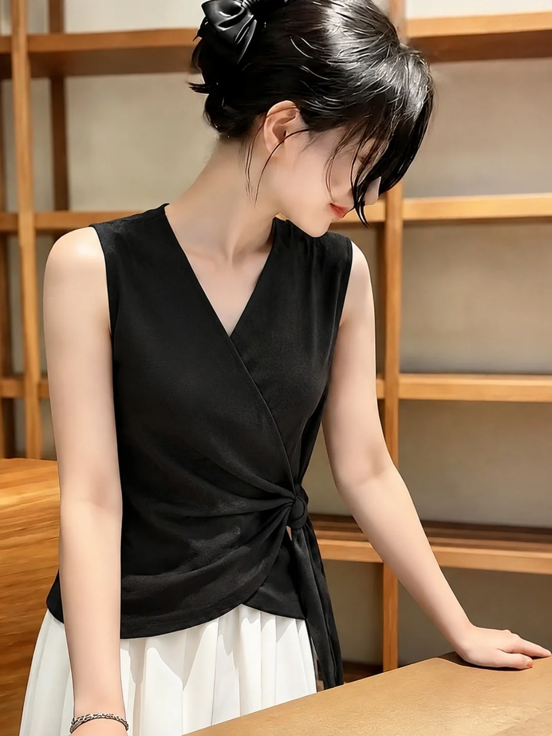 Elegant V-Neck Waist-Cinching Sleeveless Vest Gentle Style Slimming Top Versatile Summer Fashionable Little Shirt
Elegant V-Neck Waist-Cinching Sleeveless Vest Gentle Style Slimming Top Versatile Summer Fashionable Little Shirt