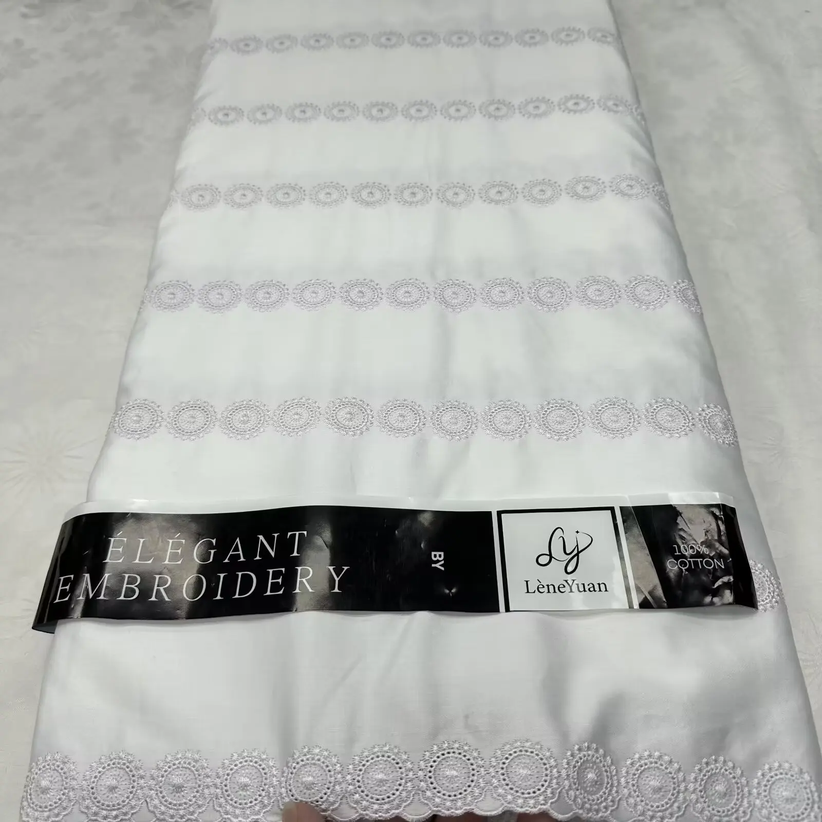 2025 Luxury African 100% Cotton Polished Lace Fabric High Quality Lace Atiku Fabric 5Yards For Men Traditional Suit Material
2025 Luxury African 100% Cotton Polished Lace Fabric High Quality Lace Atiku Fabric 5Yards For Men Traditional Suit Material