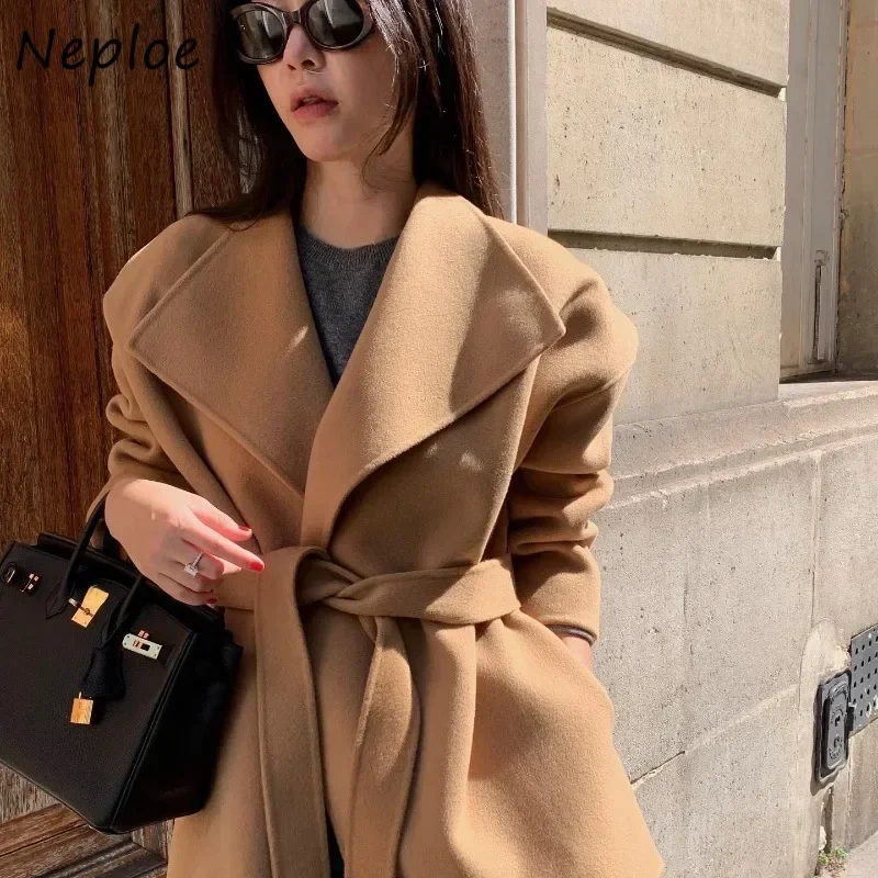 Neploe 2025 Autumn Winter Versatile French Style Strap Waist Slimming Solid Color Long Sleeve Woolen Coat Femme Gentle Blends
Neploe 2025 Autumn Winter Versatile French Style Strap Waist Slimming Solid Color Long Sleeve Woolen Coat Femme Gentle Blends