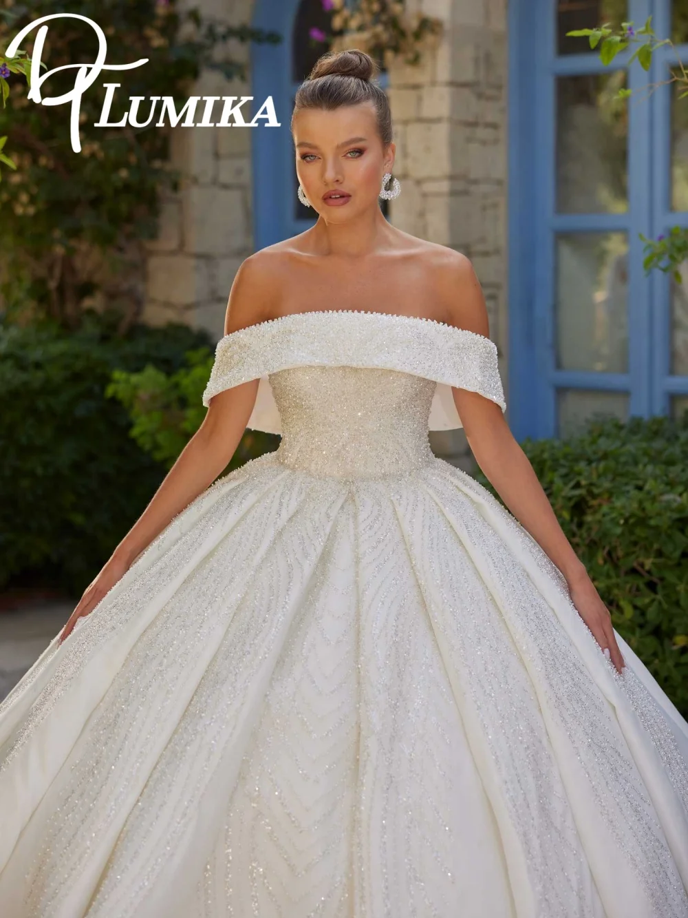 Luxurious Off-Shoulder Wedding Dress Elegant Beaded Bridal Gown Stylish Appliqued Floor-Length Wedding Gown Customized 
Luxurious Off-Shoulder Wedding Dress Elegant Beaded Bridal Gown Stylish Appliqued Floor-Length Wedding Gown Customized