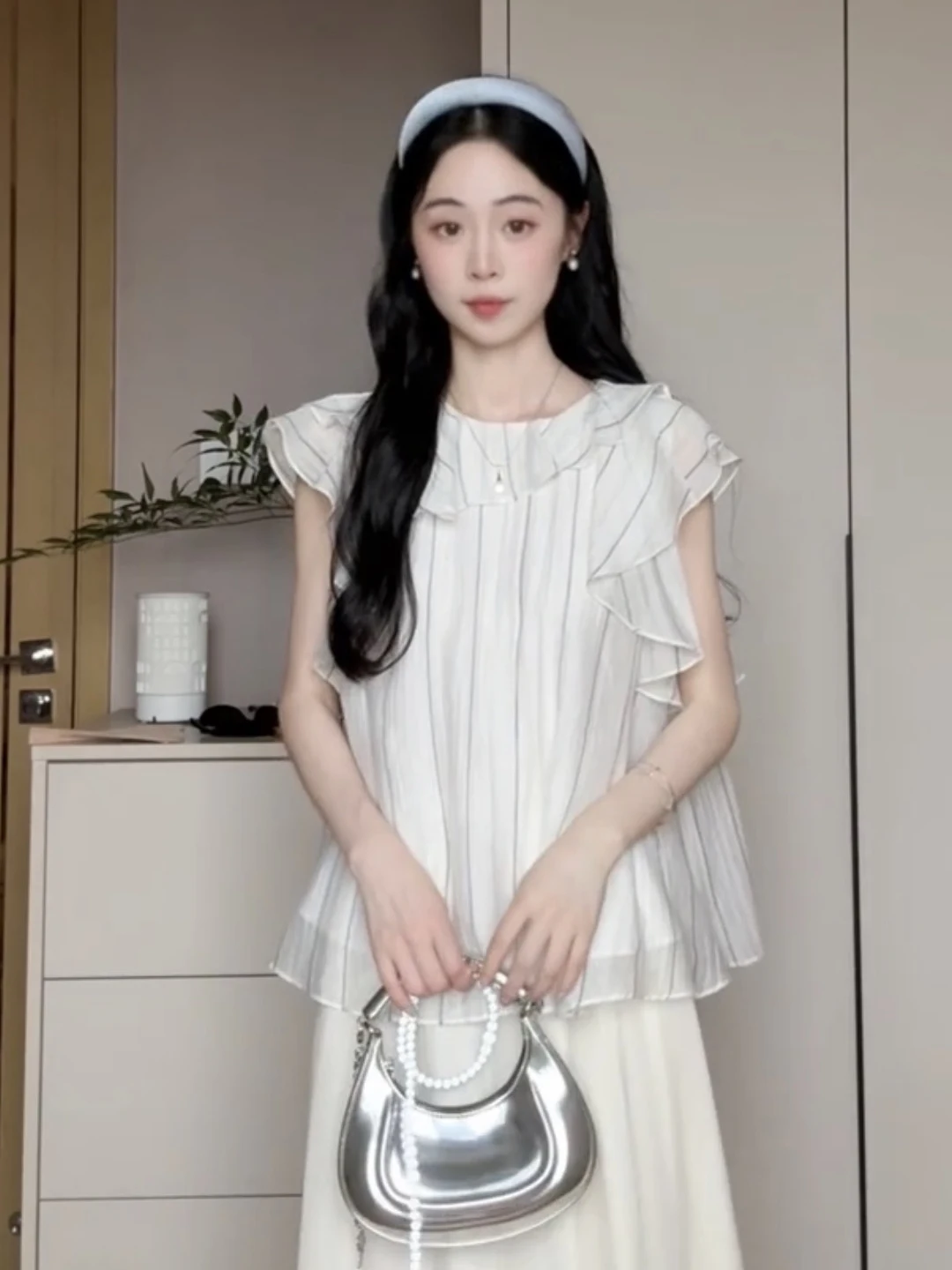 Elegant Women's Summer Shirt Gauze Striped Blouse with Fly Sleeve Unique Beautiful Tunic Top Korean Style Commute Fashion
Elegant Women's Summer Shirt Gauze Striped Blouse with Fly Sleeve Unique Beautiful Tunic Top Korean Style Commute Fashion