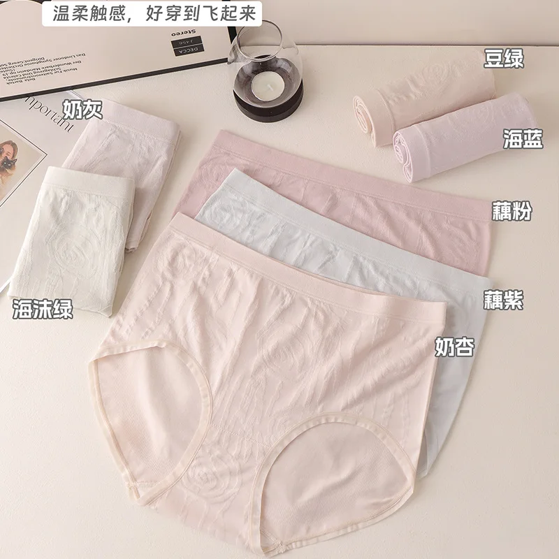 Легкое роскошное нижнее белье больших размеров с розовым узором, свежая и антибактериальная промежность, энергичные и треугольные брюки для полных девушек.
Легкое роскошное нижнее белье больших размеров с розовым узором, свежая и антибактериальная промежность, энергичные и треугольные брюки для полных девушек.