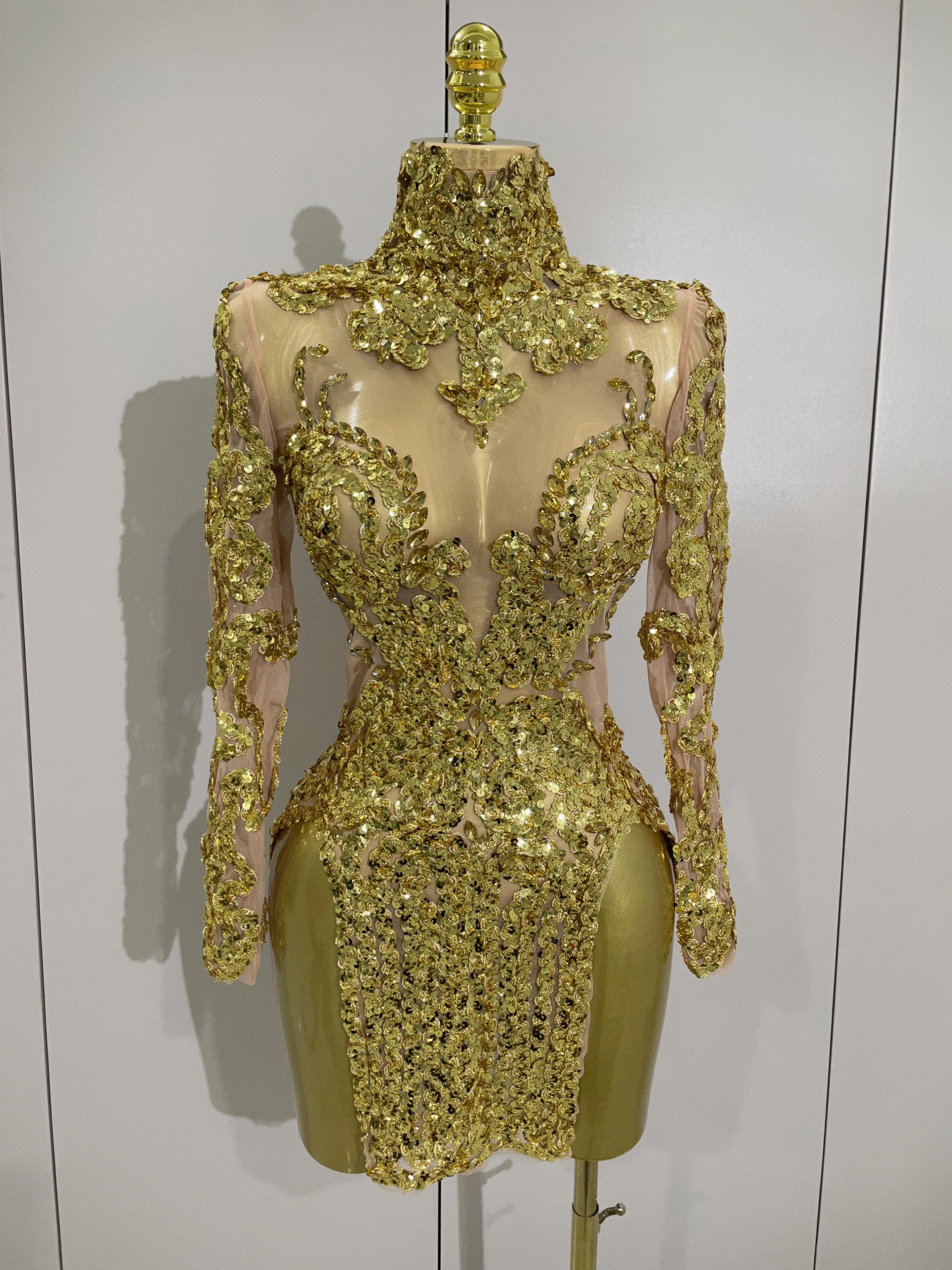 Luxury Sparkly Sequins Stretch Long Sleeve Mesh Mini Dress 2025 Women Birthday Party Nightclub Dancer Stage Performance Costume
Luxury Sparkly Sequins Stretch Long Sleeve Mesh Mini Dress 2025 Women Birthday Party Nightclub Dancer Stage Performance Costume