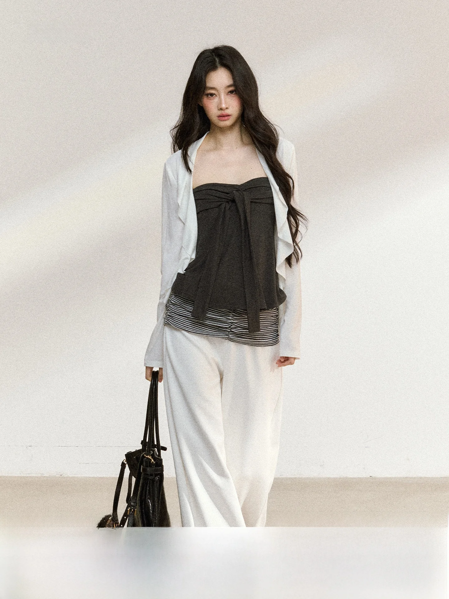 7iftin, оригинальный дизайн, корейский свободный крой, белый наряд с ремешком для глаз, комплект из двух предметов, повседневный женский комплект Faion
7iftin, оригинальный дизайн, корейский свободный крой, белый наряд с ремешком для глаз, комплект из двух предметов, повседневный женский комплект Faion