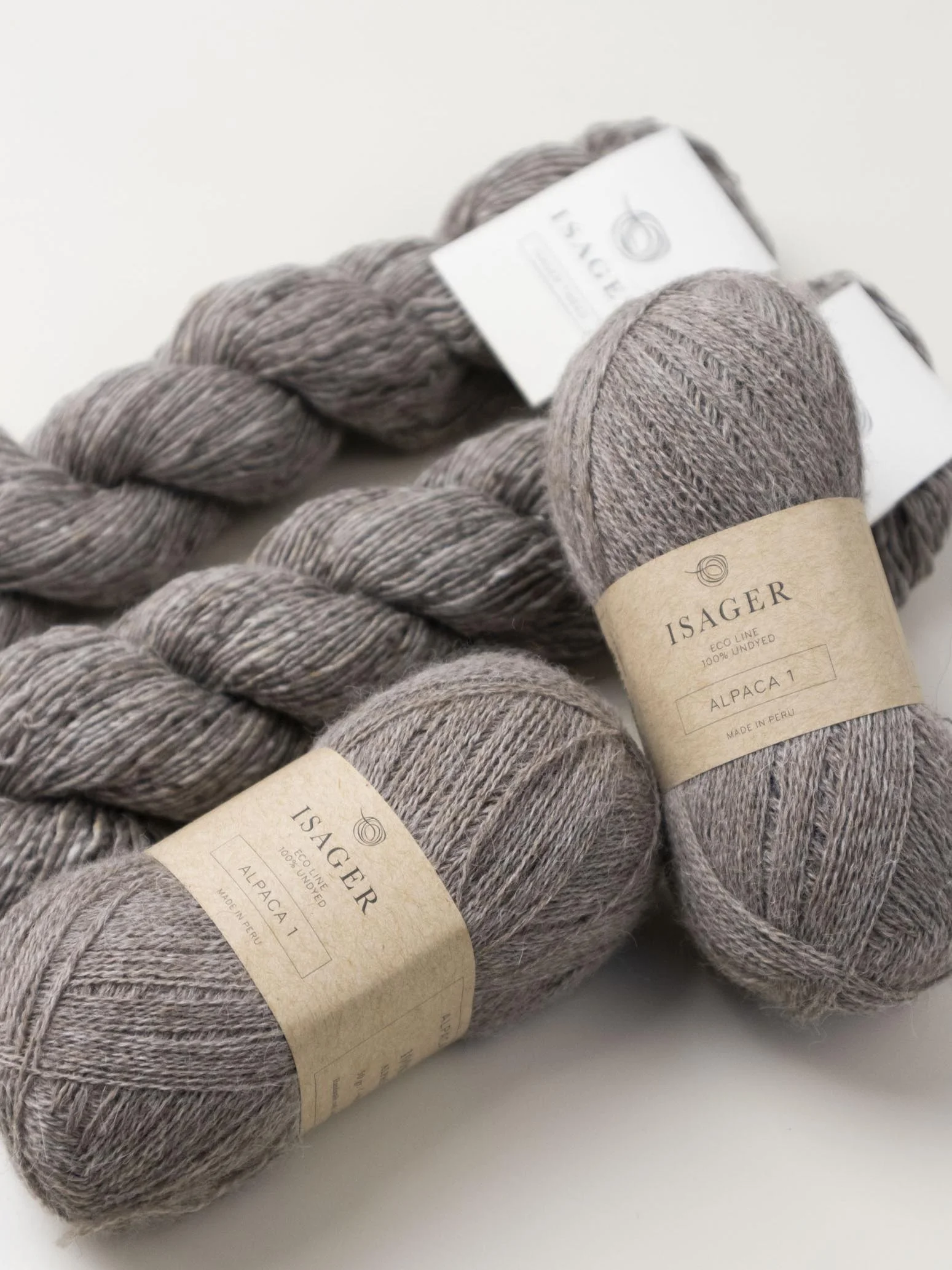 Isager Alpaca Soft Super Fine Hand Knitted Wool Autumn Winter 400 Meters 50 Grams Premium Quality Woolen Yarn for Clothing
Isager Alpaca Soft Super Fine Hand Knitted Wool Autumn Winter 400 Meters 50 Grams Premium Quality Woolen Yarn for Clothing
