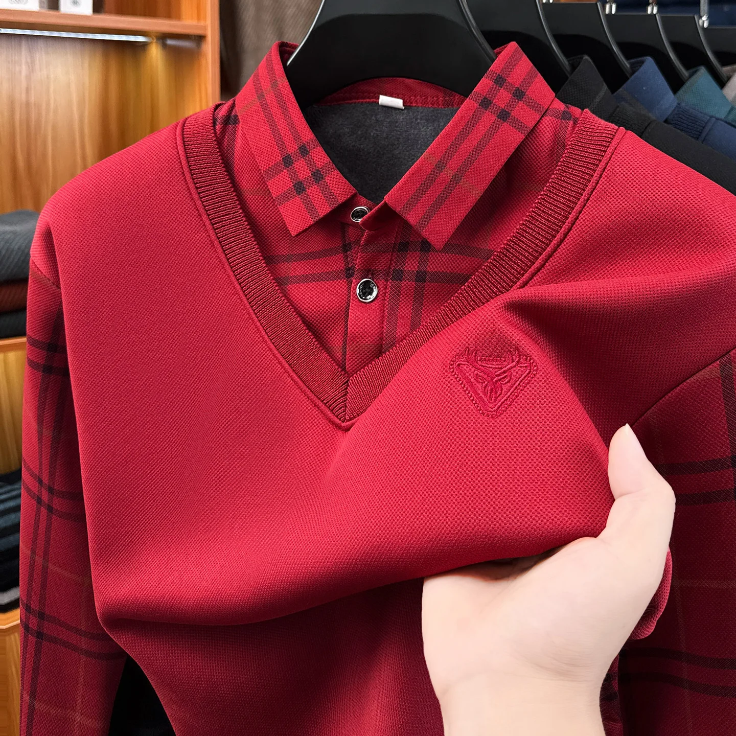 Красная утепленная мужская вязаная кофта с воротником, новая зимняя модель, базовый слой, повседневная одежда для мужчин среднего и старшего возраста
Красная утепленная мужская вязаная кофта с воротником, новая зимняя модель, базовый слой, повседневная одежда для мужчин среднего и старшего возраста