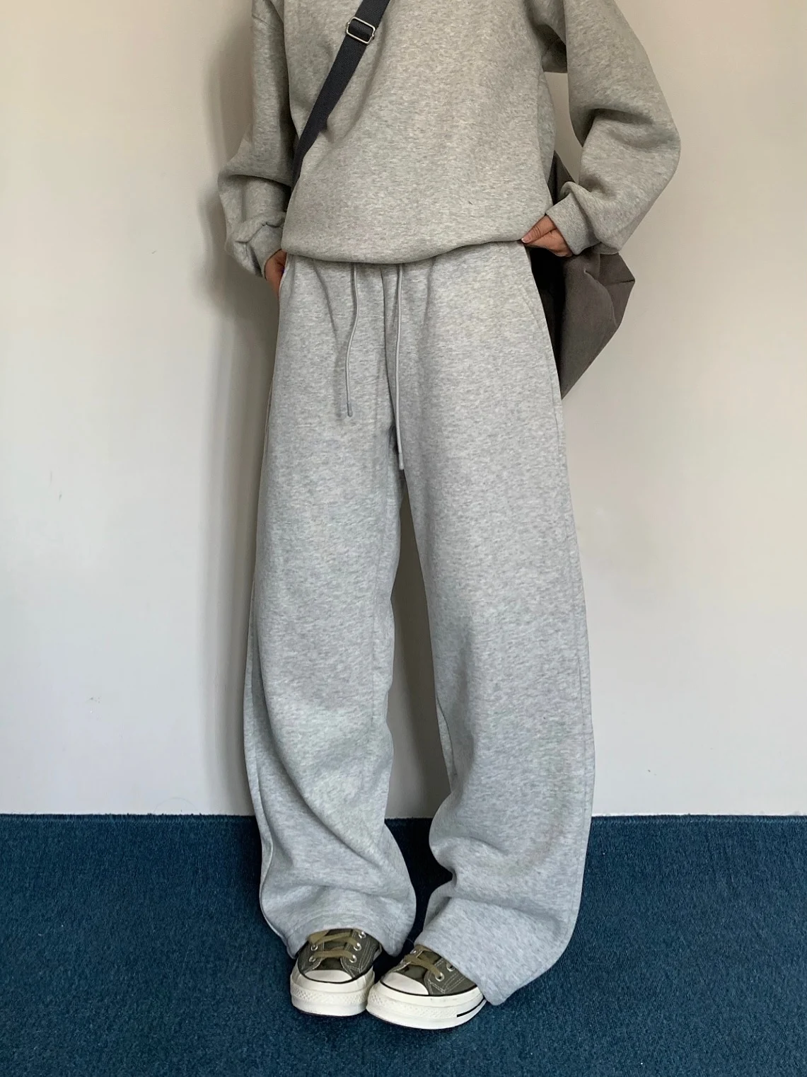 Loose Men's Fce Lined Wide Leg Pants Dstring Casual Trousers Vintage American Sle Winter Comfortable Cotton Sweatpants
Loose Men's Fce Lined Wide Leg Pants Dstring Casual Trousers Vintage American Sle Winter Comfortable Cotton Sweatpants