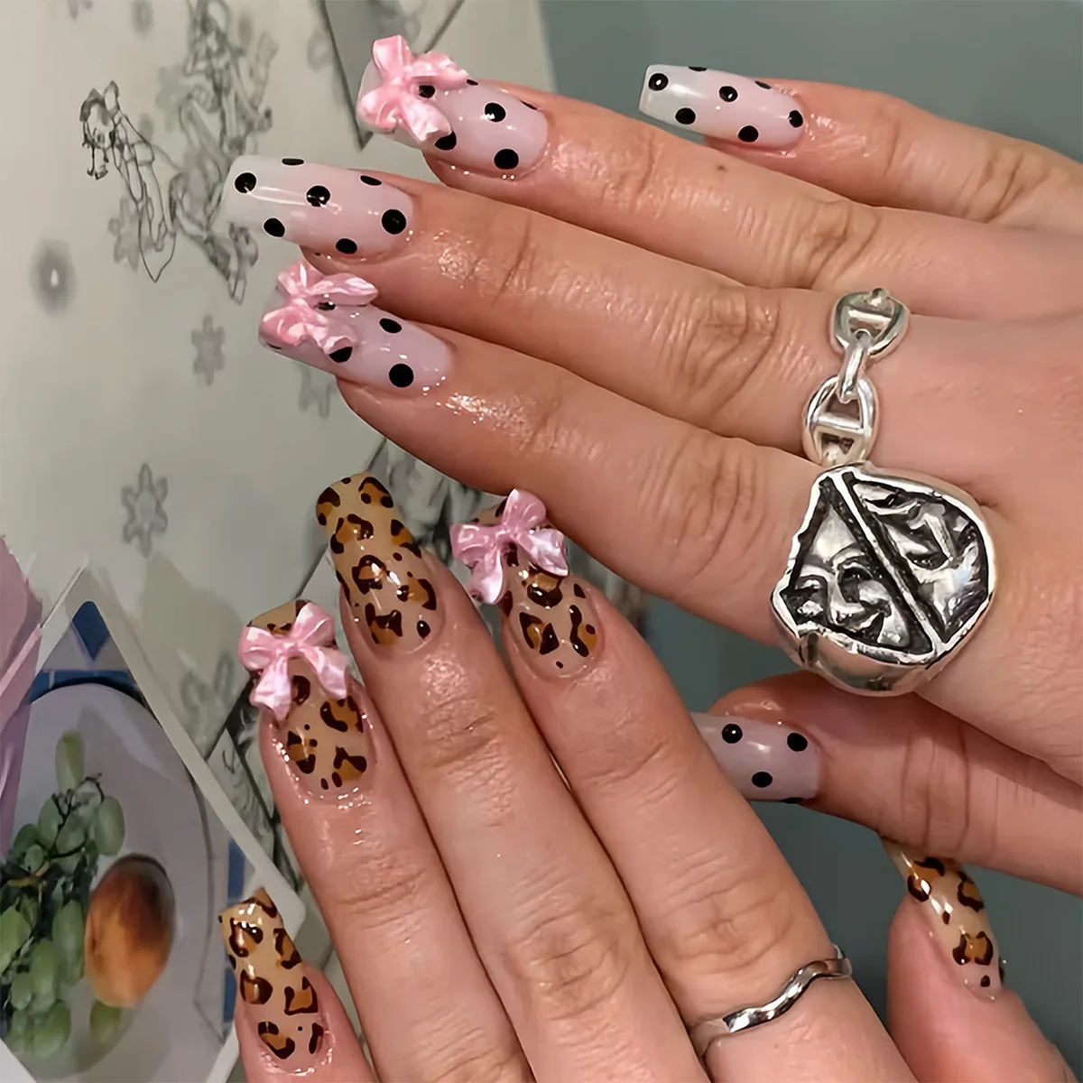 24pcs French Pink Bow Press on Nails Leopard-Print Polka-Dots Fake Nail Medium Square Full Cover Nail Tips for Women False Nail
24pcs French Pink Bow Press on Nails Leopard-Print Polka-Dots Fake Nail Medium Square Full Cover Nail Tips for Women False Nail