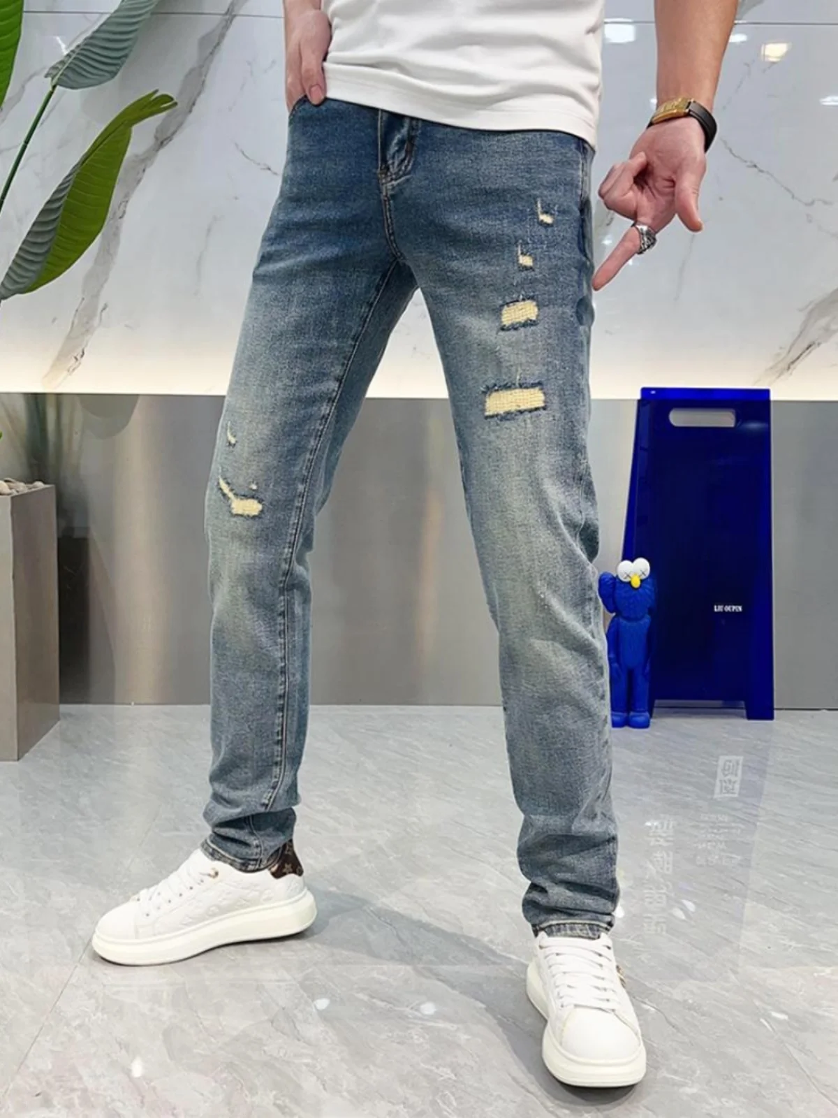 Men's Faion Distred Denim Jeans Spring Summer Slim Fit Light Blue Waed out Long Pants Casual Breathable Straight Leg
Men's Faion Distred Denim Jeans Spring Summer Slim Fit Light Blue Waed out Long Pants Casual Breathable Straight Leg