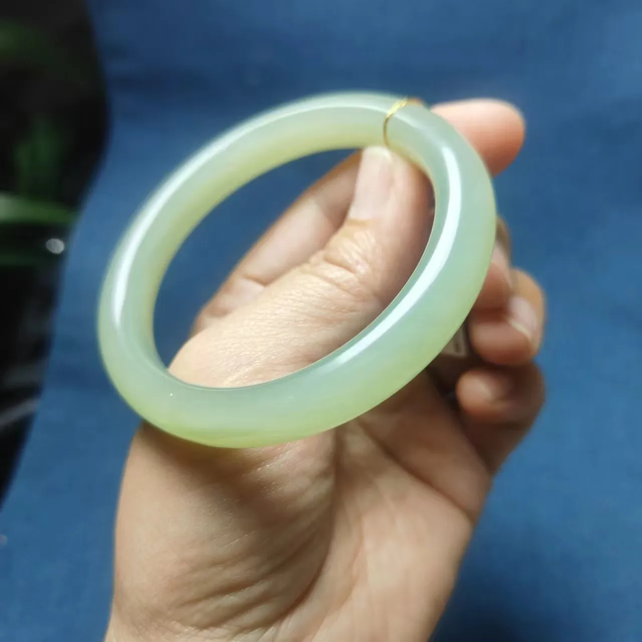 Myanmar jadeite light clear water thin strip bracelet natural jade fidelity
Myanmar jadeite light clear water thin strip bracelet natural jade fidelity