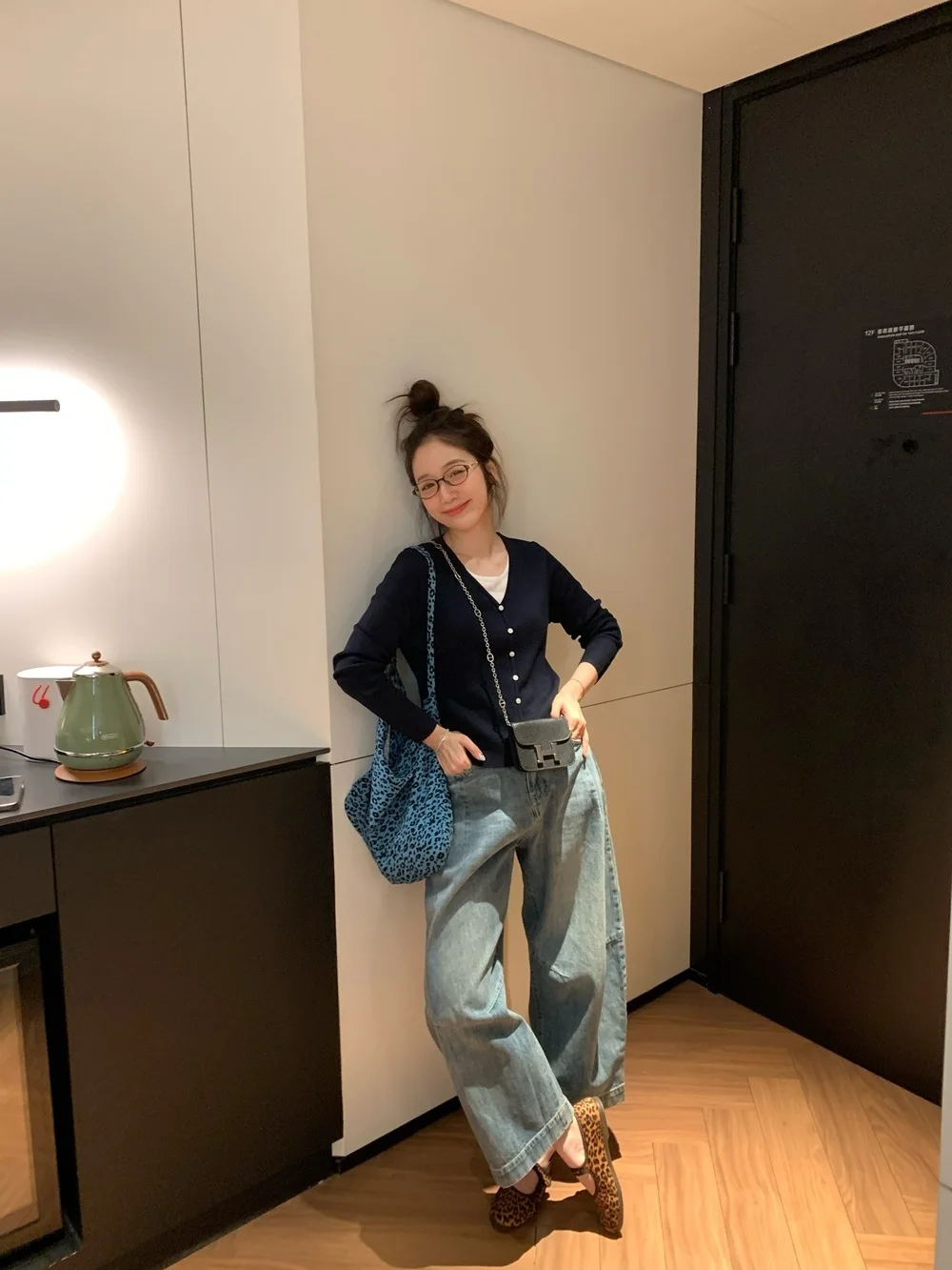 Xubing Spring Knitted Long Sleeve Women's Top in Royal Blue Korean Style Slimming Fake Two-Piece Striped Fashionable Shirt
Xubing Spring Knitted Long Sleeve Women's Top in Royal Blue Korean Style Slimming Fake Two-Piece Striped Fashionable Shirt