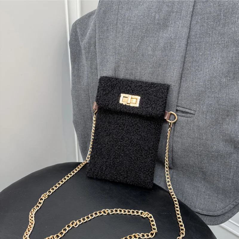 Милая плюшевая сумка через плечо для телефона, женская стильная маленькая цепочка из искусственной шерсти, кошелек на плечо, зимняя мини-сумка с металлической пряжкой
Милая плюшевая сумка через плечо для телефона, женская стильная маленькая цепочка из искусственной шерсти, кошелек на плечо, зимняя мини-сумка с металлической пряжкой