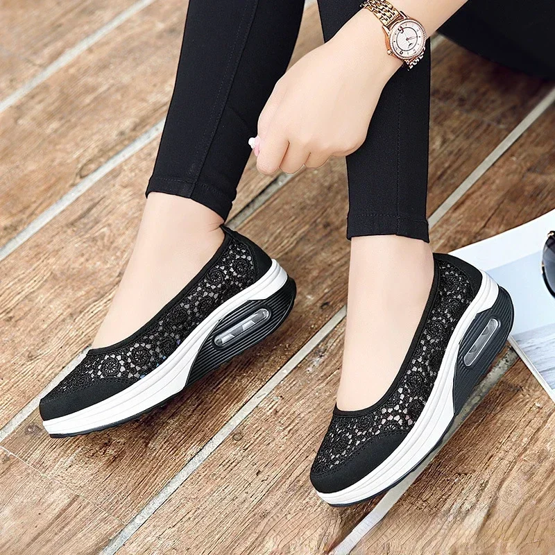 Platform Women's Sports Shoes Slip on Mesh Light Breathable Running Shoes Plus Size Solid Color Versatile Zapatos Mujer
Platform Women's Sports Shoes Slip on Mesh Light Breathable Running Shoes Plus Size Solid Color Versatile Zapatos Mujer