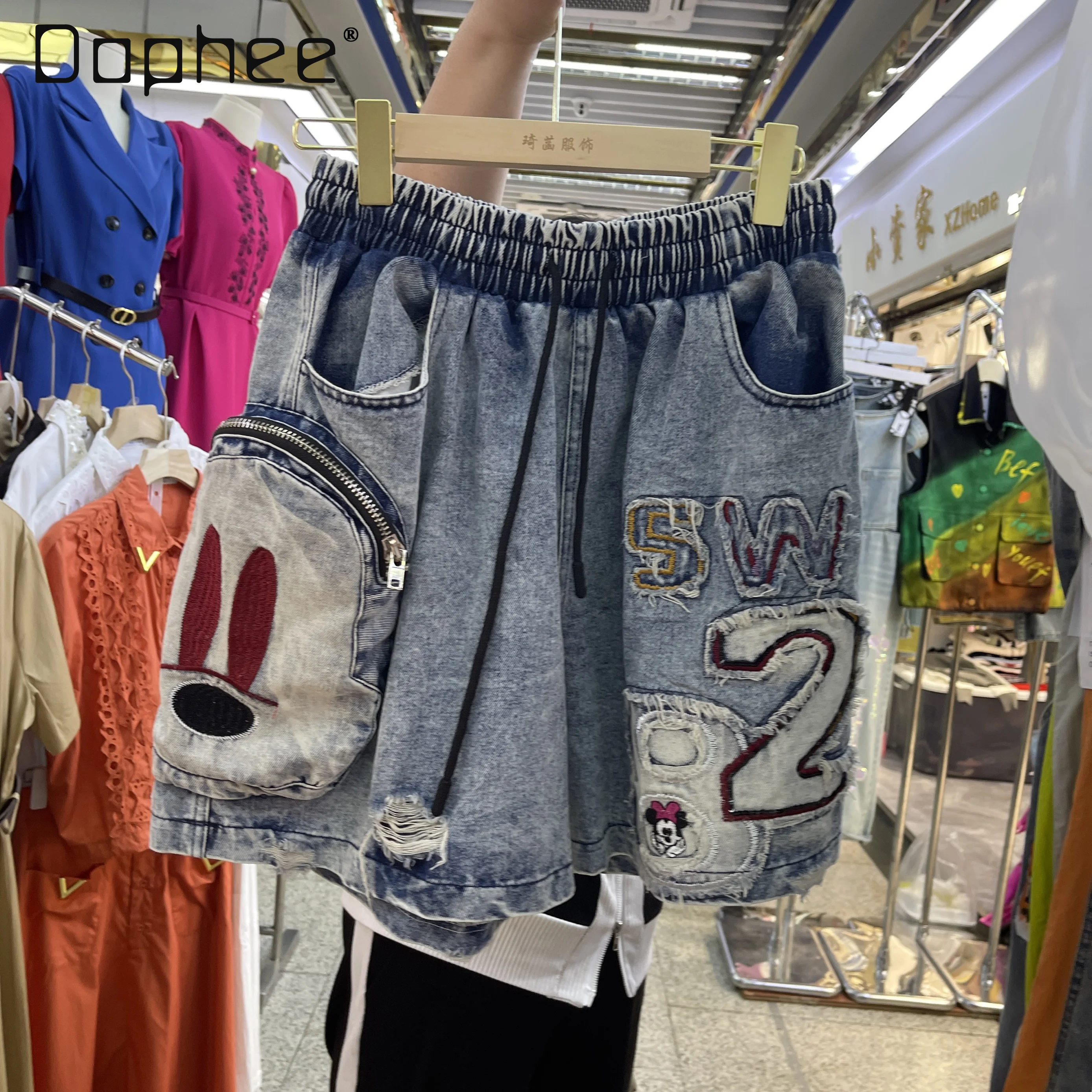 Denim Hot Pants 2025 Summer New Washed Cotton Elastic Waist Wide Leg Shorts Women Cartoon Embroidered Versatile Casual Shorts
Denim Hot Pants 2025 Summer New Washed Cotton Elastic Waist Wide Leg Shorts Women Cartoon Embroidered Versatile Casual Shorts