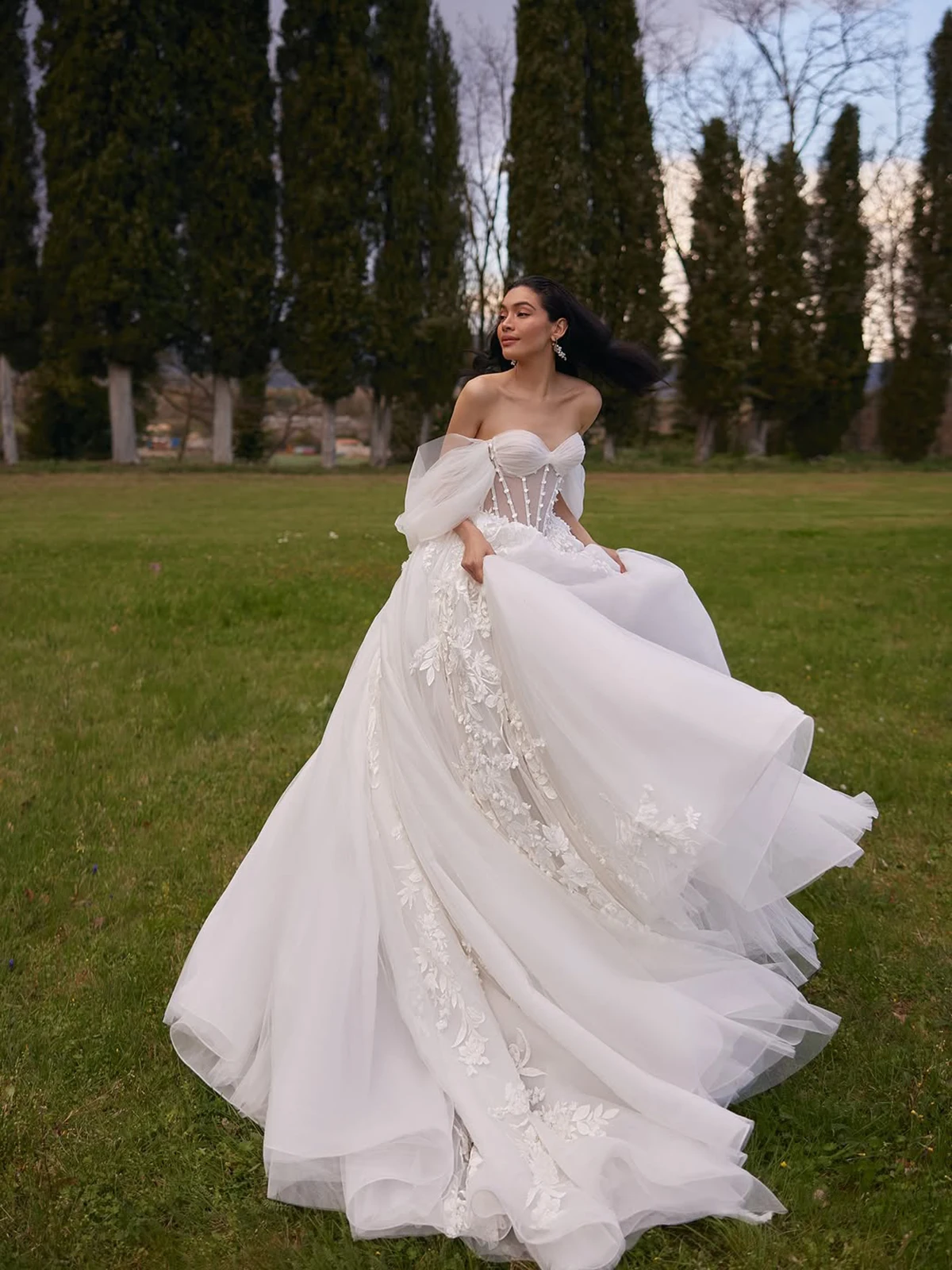 Elegant Despoke Evening Party Gowns A Line Appliques Sweetheart Beaded Fishbone Backless Button Castle Wedding Dresse Customized
Elegant Despoke Evening Party Gowns A Line Appliques Sweetheart Beaded Fishbone Backless Button Castle Wedding Dresse Customized