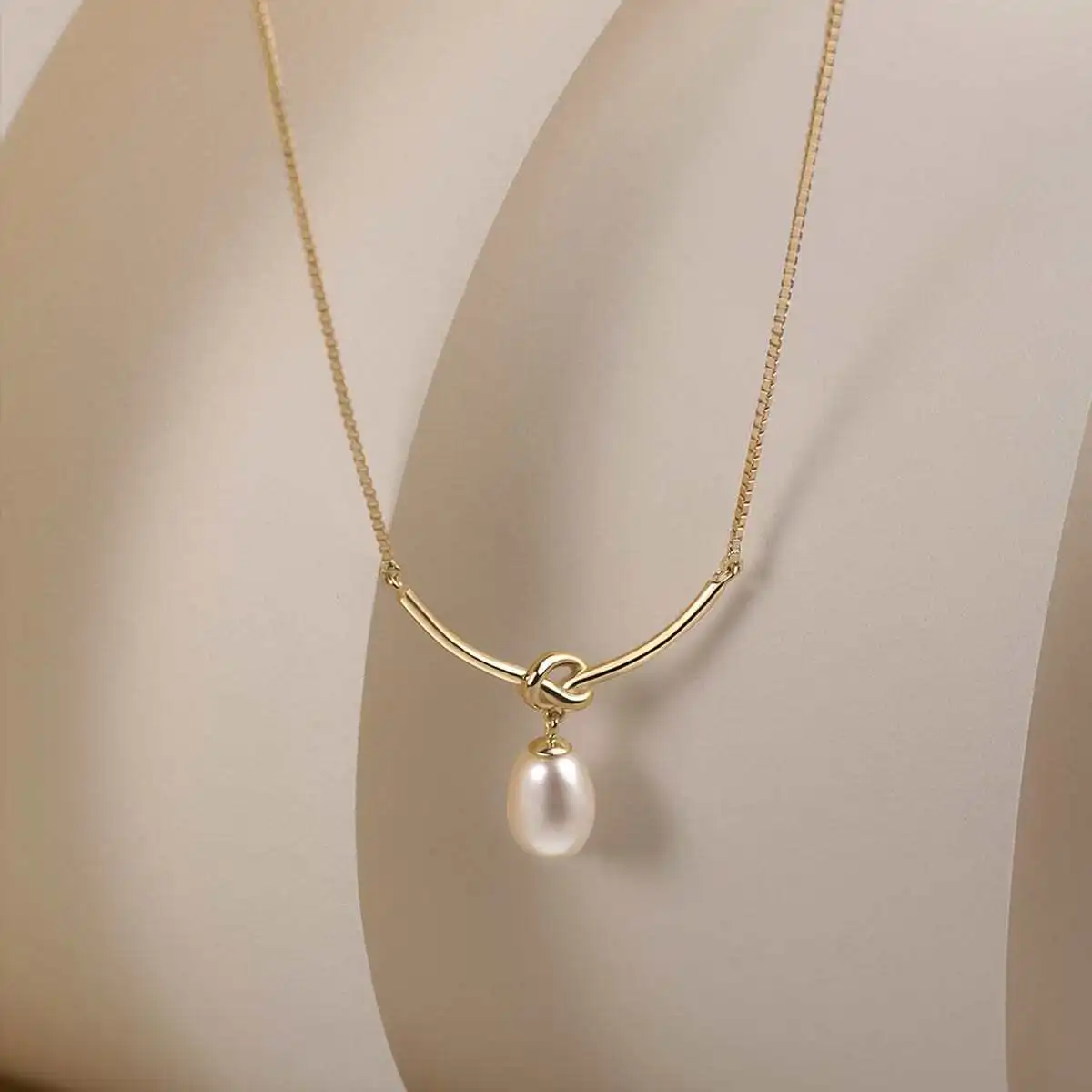 1pc Elegant And Delicate Faux Pearl Rope Ends With Moon Pendant Necklace, Clavicle Chain, Gift
1pc Elegant And Delicate Faux Pearl Rope Ends With Moon Pendant Necklace, Clavicle Chain, Gift