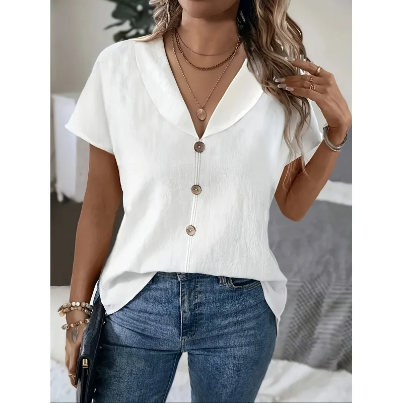 Women's Casual Turn- Collar Shirt in White
Women's Casual Turn- Collar Shirt in White