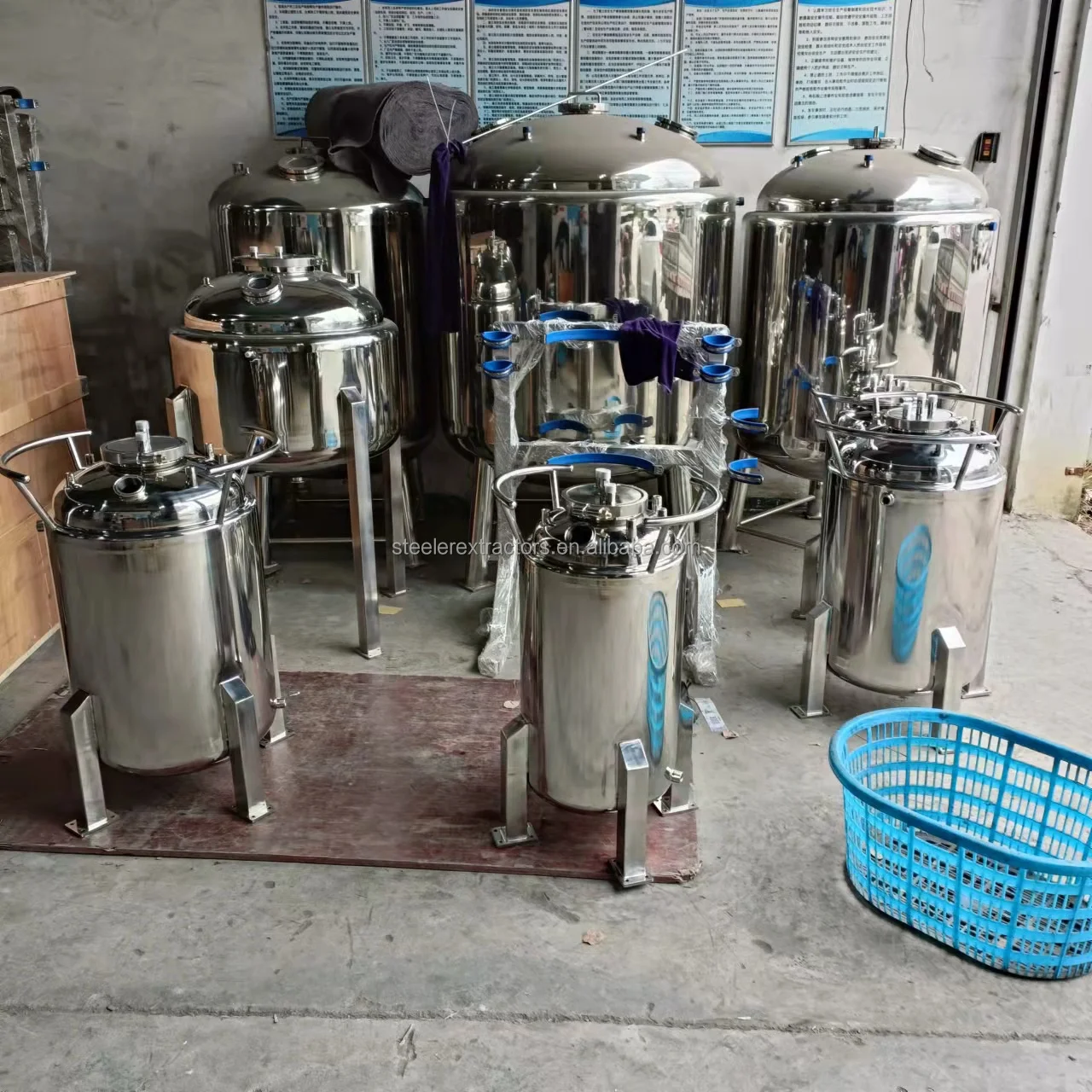 100LB SS304 12" X 24" Jacketed Solvent Tank With Cooling Coil, Handle Wheel,with Four Legs And Caster
100LB SS304 12" X 24" Jacketed Solvent Tank With Cooling Coil, Handle Wheel,with Four Legs And Caster