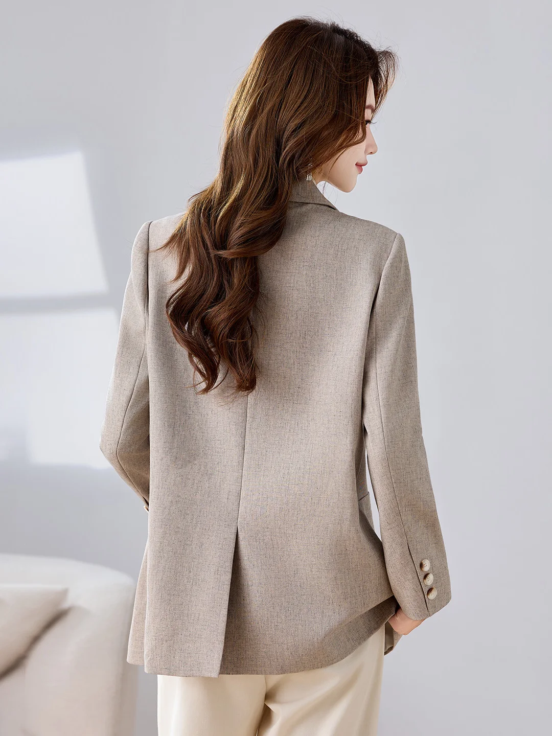 Elegant Back Split Design Casual Women's Suit Jacket Simple Fashionable Early Autumn New Style Versatile Office Wear Polyeste...
Elegant Back Split Design Casual Women's Suit Jacket Simple Fashionable Early Autumn New Style Versatile Office Wear Polyeste...