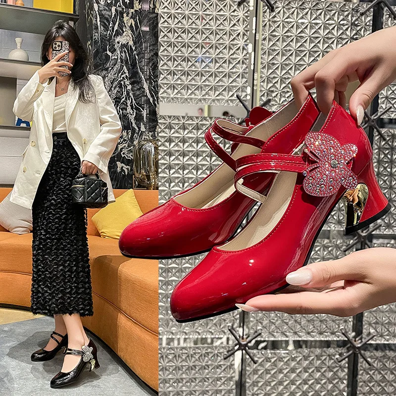 Новые женские туфли Мэри Джейн из натуральной кожи на низком каблуке, с острым носком, с ремешком на пряжке, блестящие туфли-лодочки на высоком каблуке
Новые женские туфли Мэри Джейн из натуральной кожи на низком каблуке, с острым носком, с ремешком на пряжке, блестящие туфли-лодочки на высоком каблуке