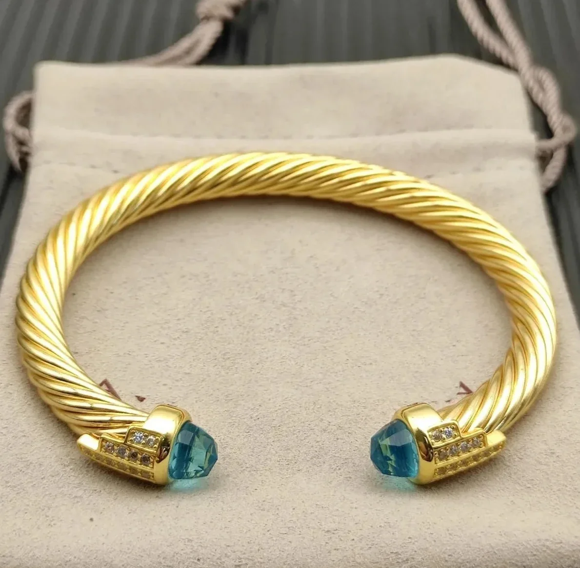 Charm Designer Jewelry Bracelet Bangle high quality Precision Edition Diamond Rectangular With Advanced Light Luxury
Charm Designer Jewelry Bracelet Bangle high quality Precision Edition Diamond Rectangular With Advanced Light Luxury