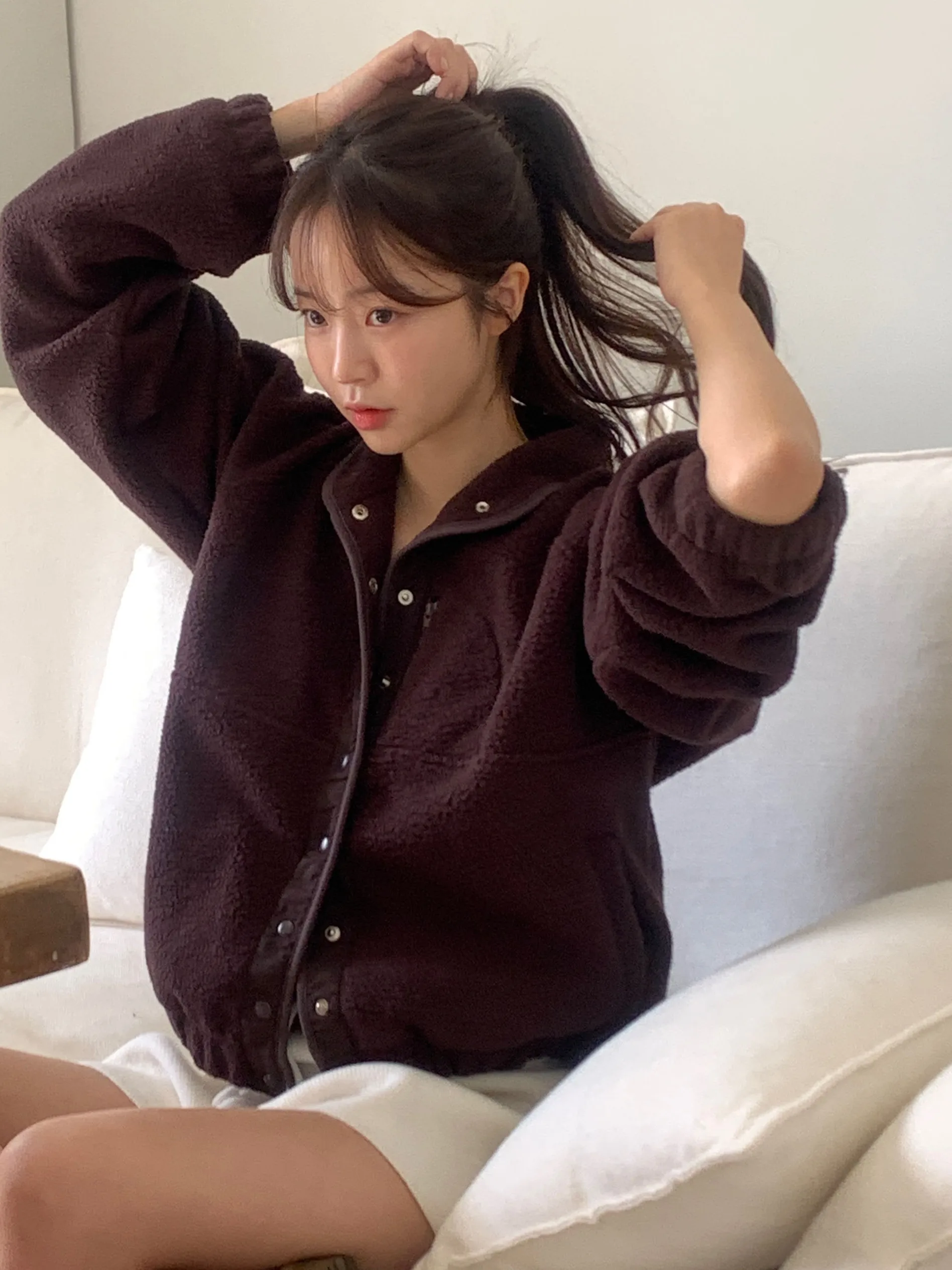 Fashionable Plush Hoodie Short Jacket Women's Winter Warm Stand Collar Top Korean Style Loose Fit Single Piece Button Pure Color
Fashionable Plush Hoodie Short Jacket Women's Winter Warm Stand Collar Top Korean Style Loose Fit Single Piece Button Pure Color