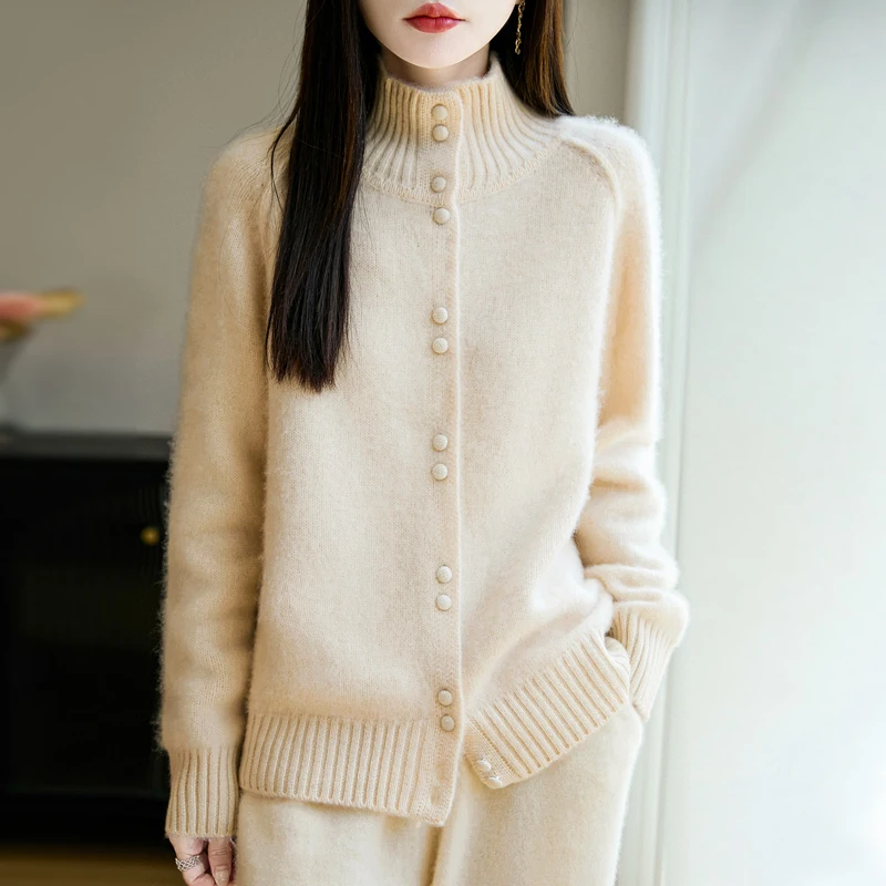 2025 Autumn/Winter New Women's Cardigan Thickened Coat 100% Pure Wool Knitted Sweater High Neck Long Sleeve Fashion Cashmere Top
2025 Autumn/Winter New Women's Cardigan Thickened Coat 100% Pure Wool Knitted Sweater High Neck Long Sleeve Fashion Cashmere Top