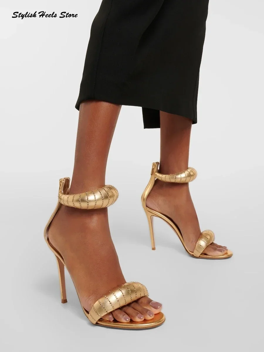 Two Crystal-embellished Round-shaped Straps Stilettos Metallic Effect Round Toe Thin High Heels Women Rear Zip Fastening Sandals
Two Crystal-embellished Round-shaped Straps Stilettos Metallic Effect Round Toe Thin High Heels Women Rear Zip Fastening Sandals