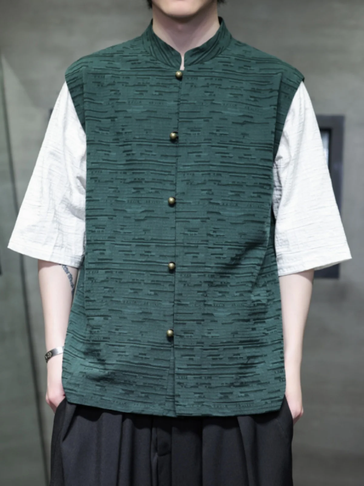 Cotton Linen Short Sleeve Shirt Men's Style Retro Button up Fake Two-Piece Summer Top Cotton Linen Half Sleeve New Chinese St...
Cotton Linen Short Sleeve Shirt Men's Style Retro Button up Fake Two-Piece Summer Top Cotton Linen Half Sleeve New Chinese St...