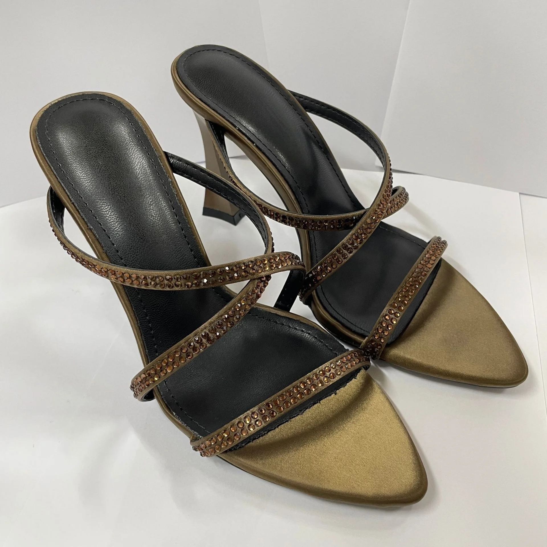 Women's Black Satin Pointed-Toe Flared Heel Mule Shoes Rhinestone Straps Modern Glamorous Slip-On Design Ladies Party Slippers
Women's Black Satin Pointed-Toe Flared Heel Mule Shoes Rhinestone Straps Modern Glamorous Slip-On Design Ladies Party Slippers