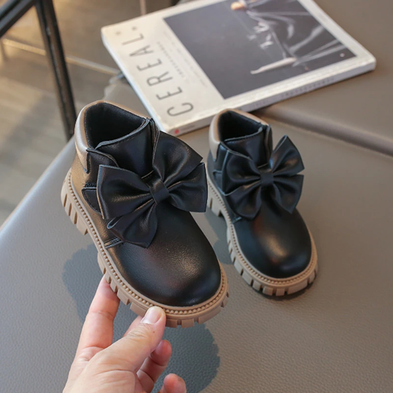 Girls' Solid Bow Soft Sole Anti Slip Warm Small Leather Boots New Casual Breathable Single Boot for Children
Girls' Solid Bow Soft Sole Anti Slip Warm Small Leather Boots New Casual Breathable Single Boot for Children