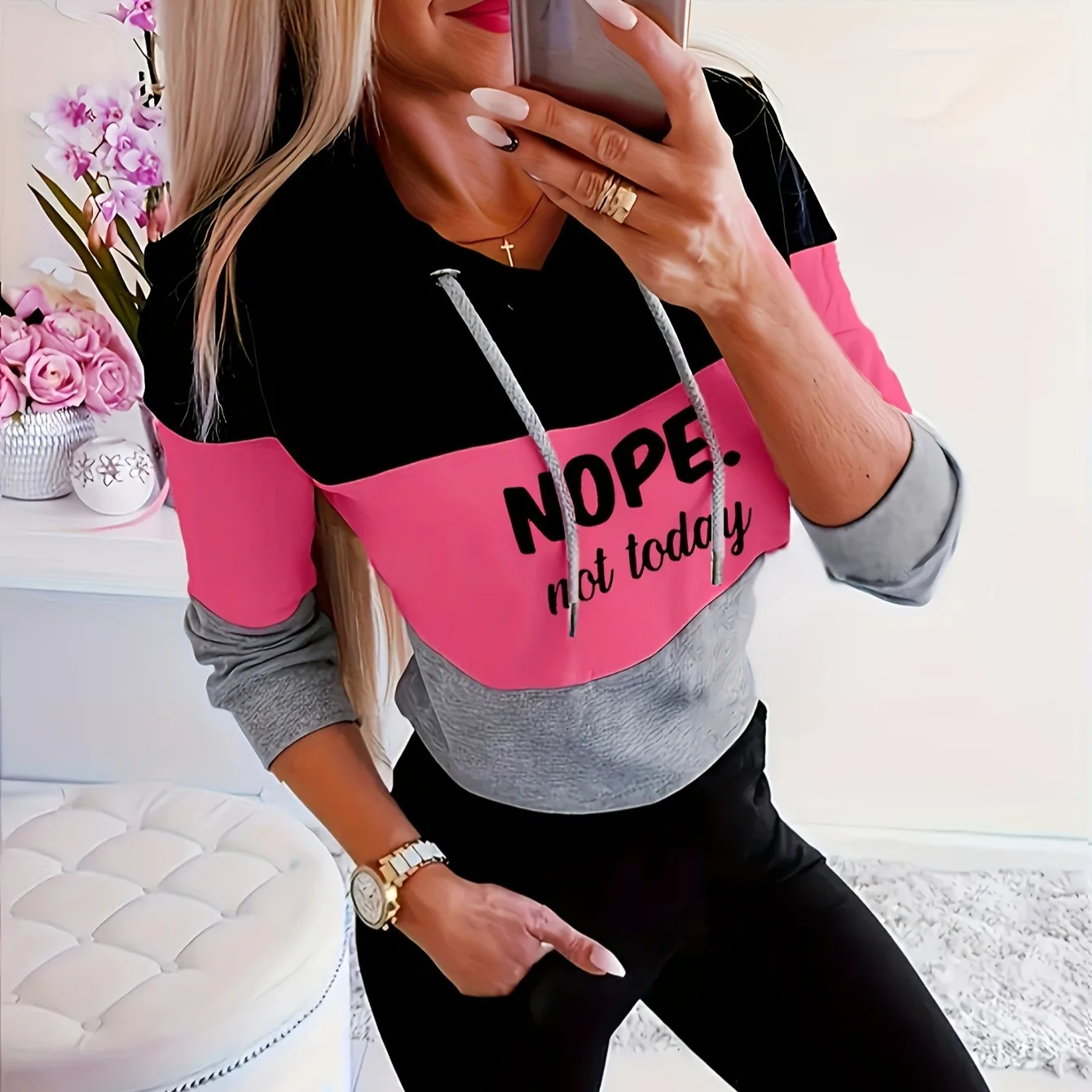 European style Casual women's suit Color block Hooded printing Loose long sleeved top and pants two-piece set
European style Casual women's suit Color block Hooded printing Loose long sleeved top and pants two-piece set