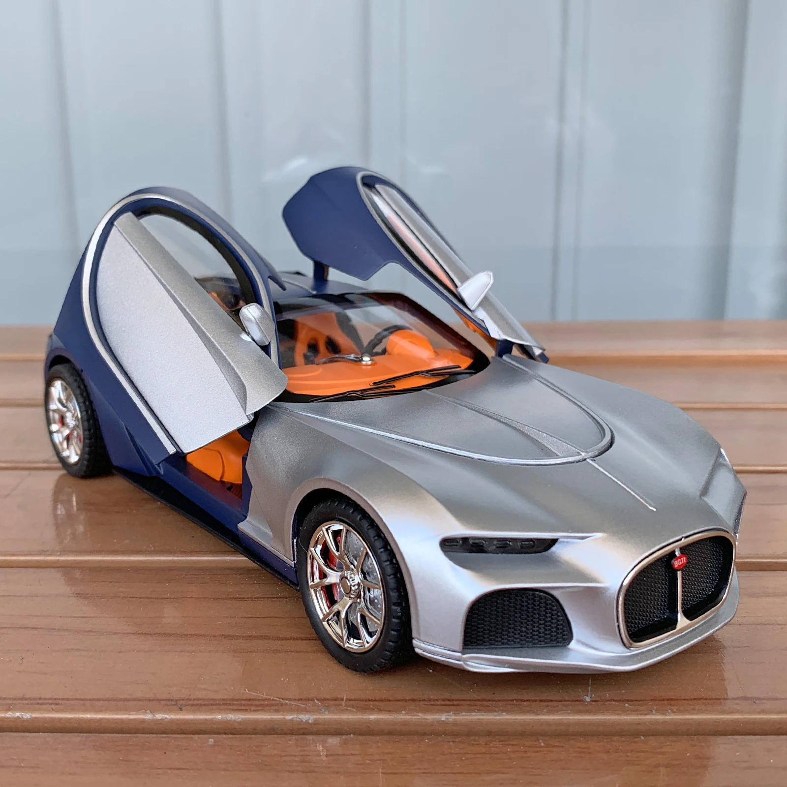 Модель автомобиля из сплава в масштабе 1:24, освещение с аутентичными звуками, идеальный подарок для детей и любителей автомобилей
Модель автомобиля из сплава в масштабе 1:24, освещение с аутентичными звуками, идеальный подарок для детей и любителей автомобилей